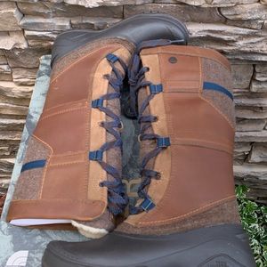 The Northface insulated winter boot